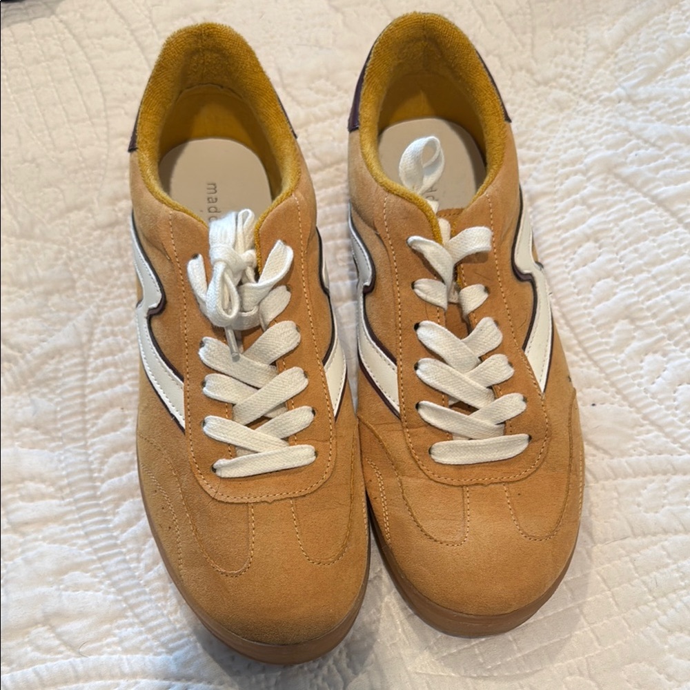 Women’s Sneakers